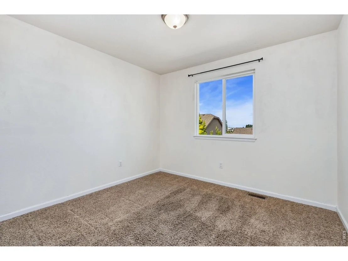Photo of 471 Heritage Ln