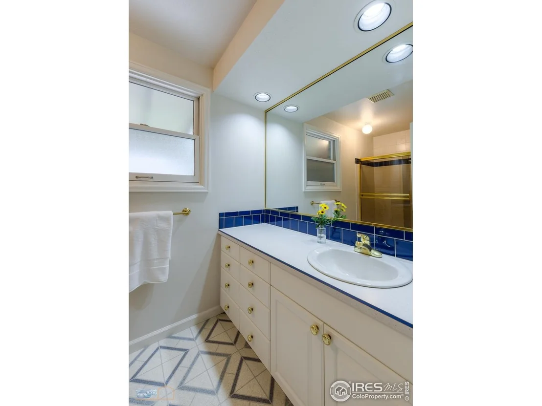Photo of 4760 Harrison Ave