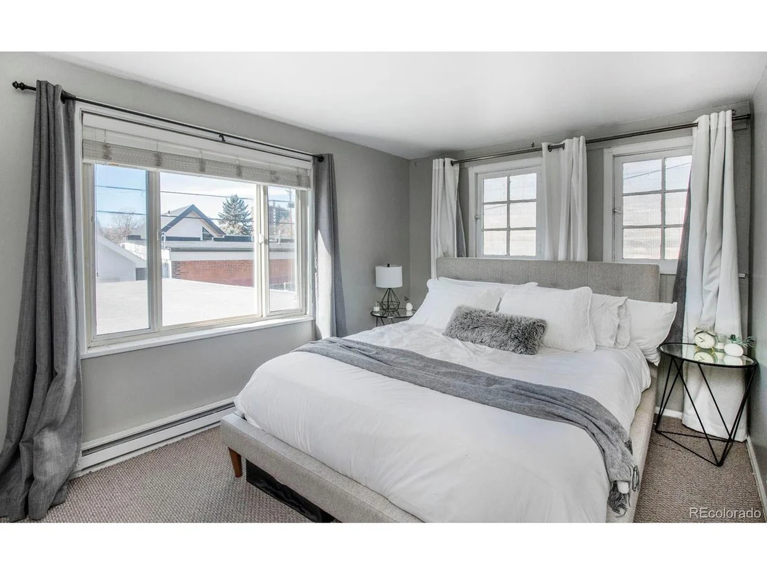 Photo of 3256 W Fairview Pl
