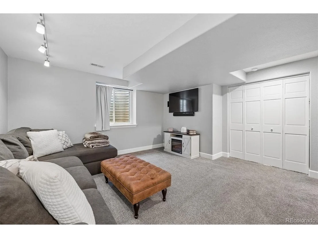 Photo of 16287 Blueleaf Pl