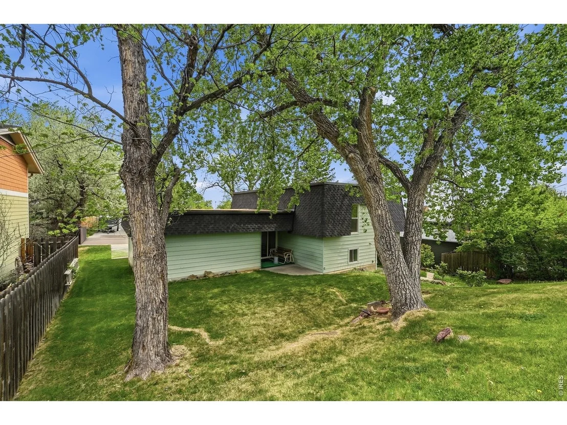 Photo of 835 Hartford Dr