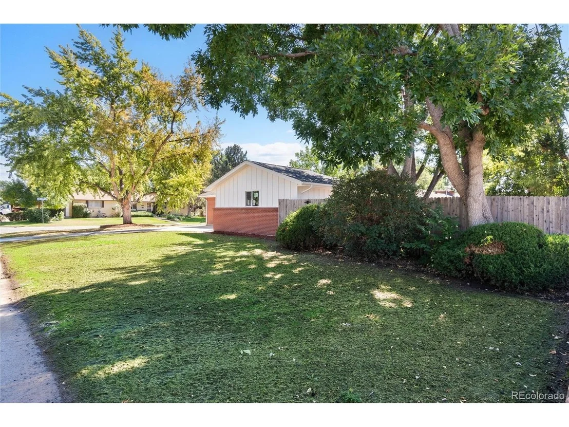 Photo of 6885 Oak Way