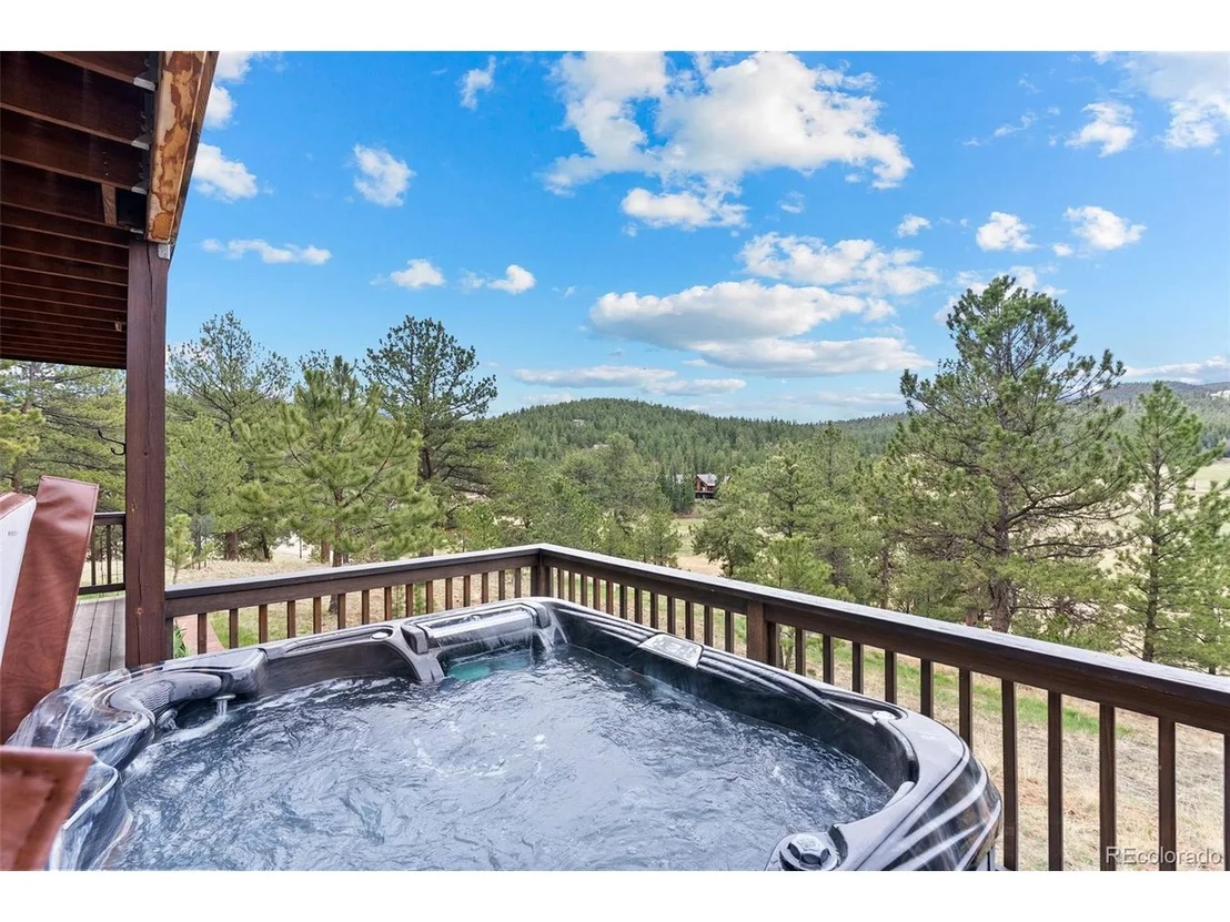 Photo of 665 Meadow Dr