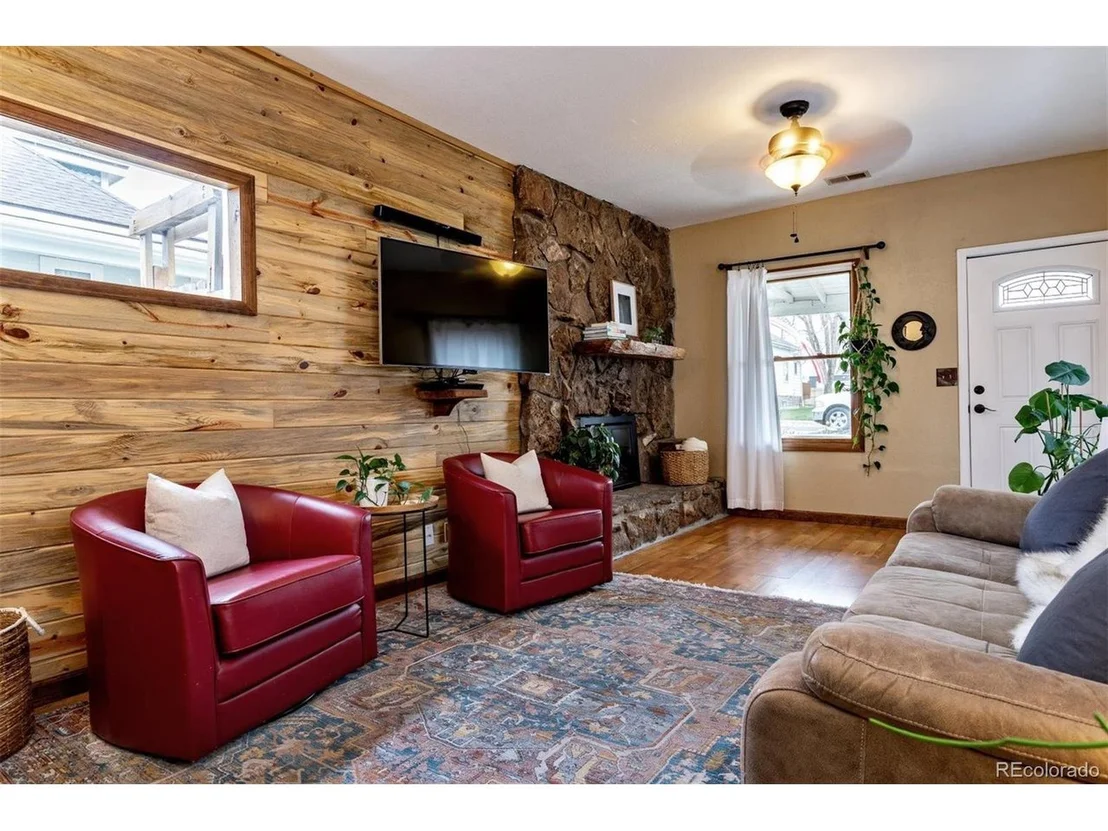 Photo of 2465 Depew St