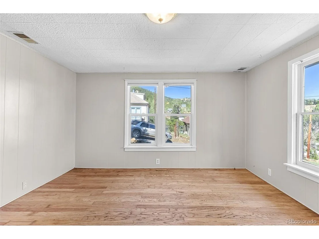 Photo of 350 Spring St