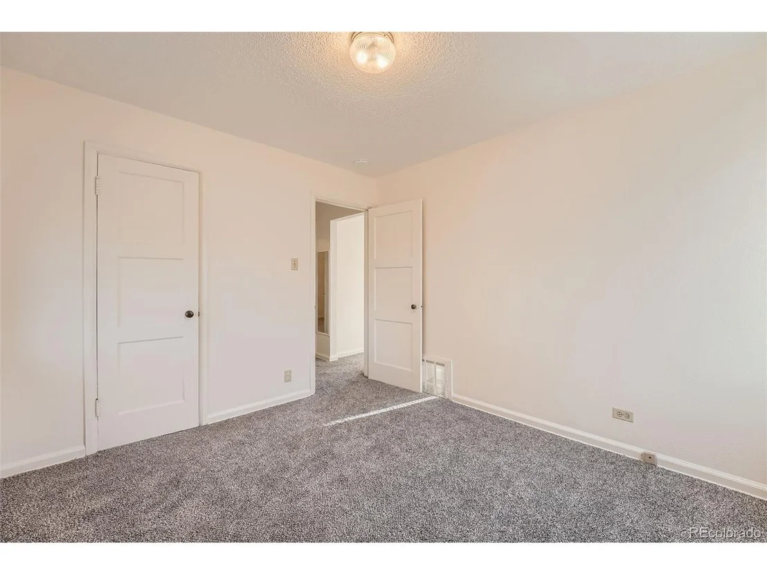 Photo of 1975 S Hooker Cir