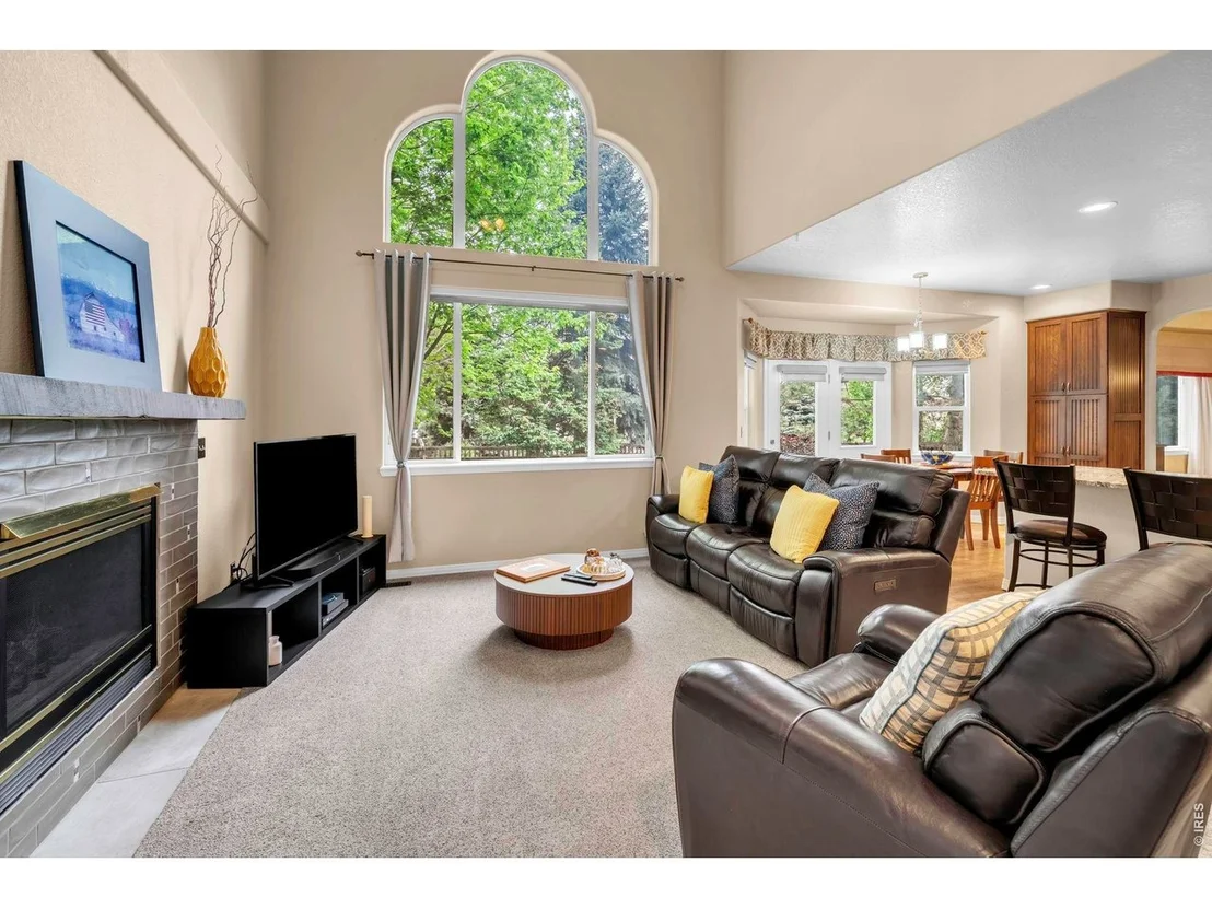 Photo of 2233 Bluebird Dr