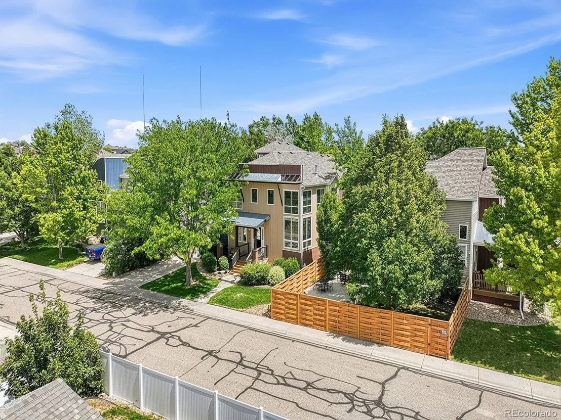 Photo of 827 Spruce Ct