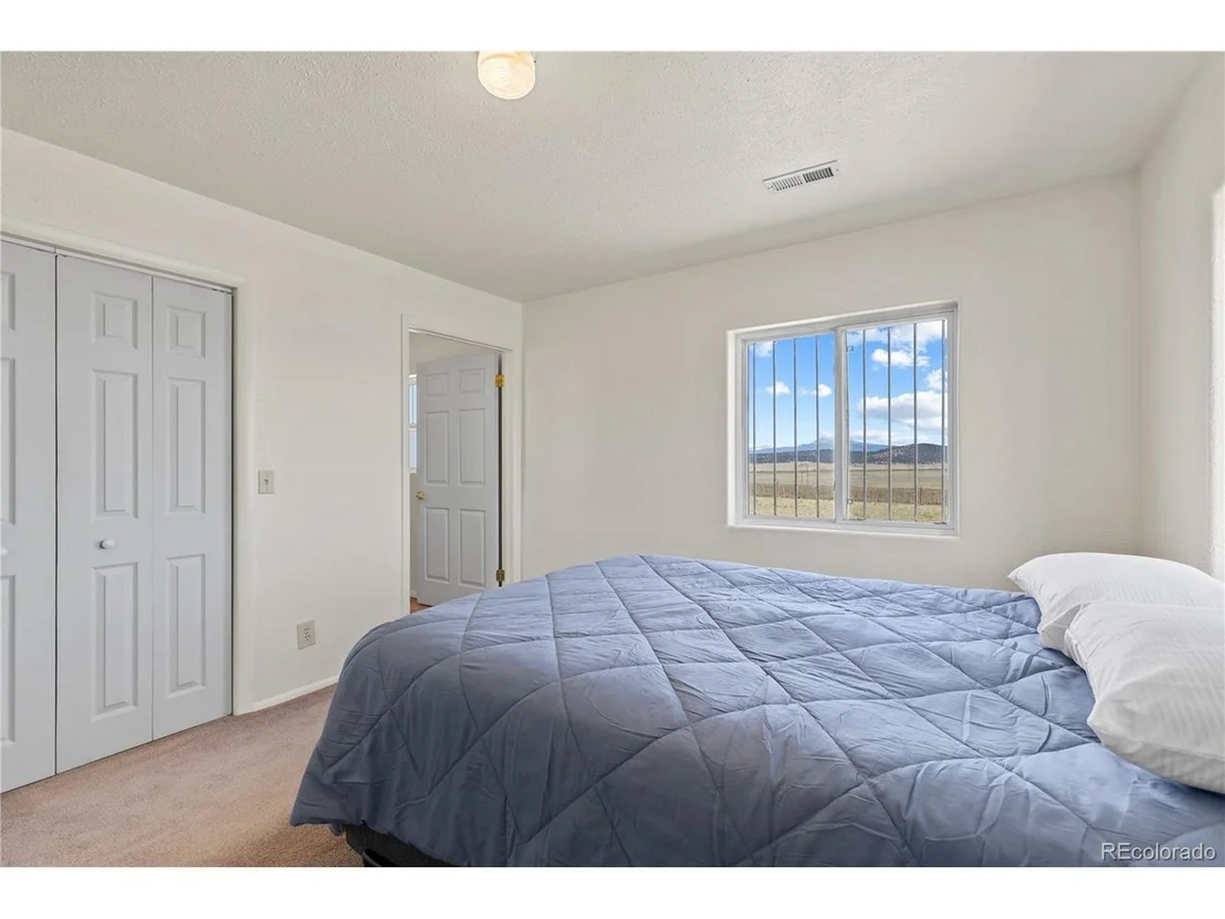 Photo of 1421 Larimer Rd