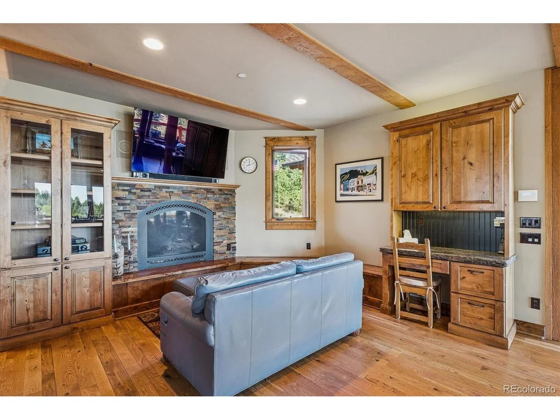 Photo of 477 W Meadow Rd