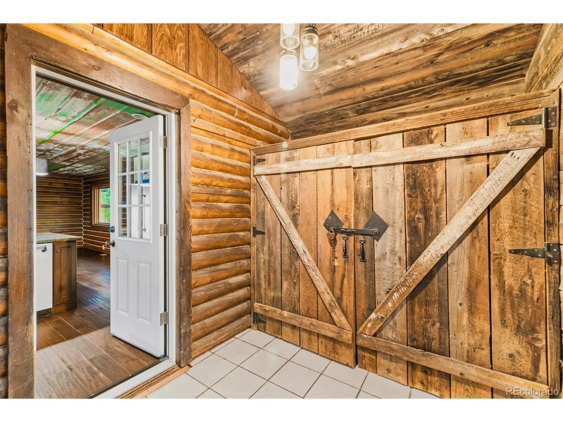 Photo of 395 Georgia Dr