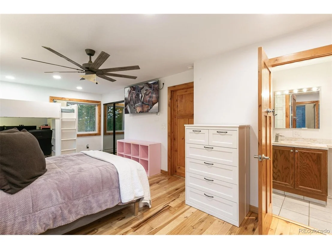 Photo of 9126 Sunrise Ln