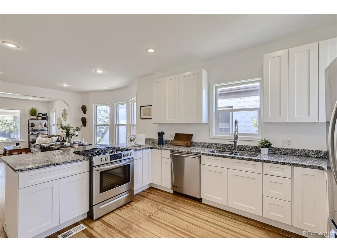 Photo of 3883 Lowell Blvd