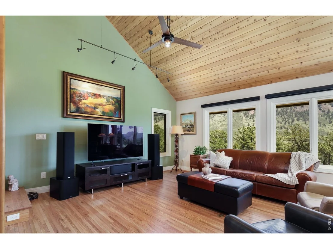 Photo of 300 Colard Ln