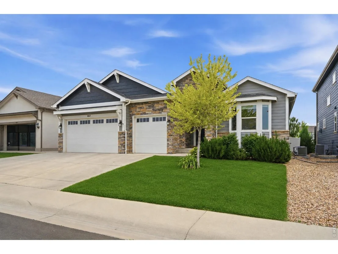 Photo of 657 Boxwood Dr