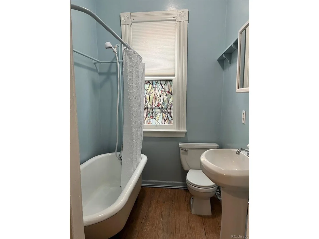Photo of 2477 W Argyle Pl