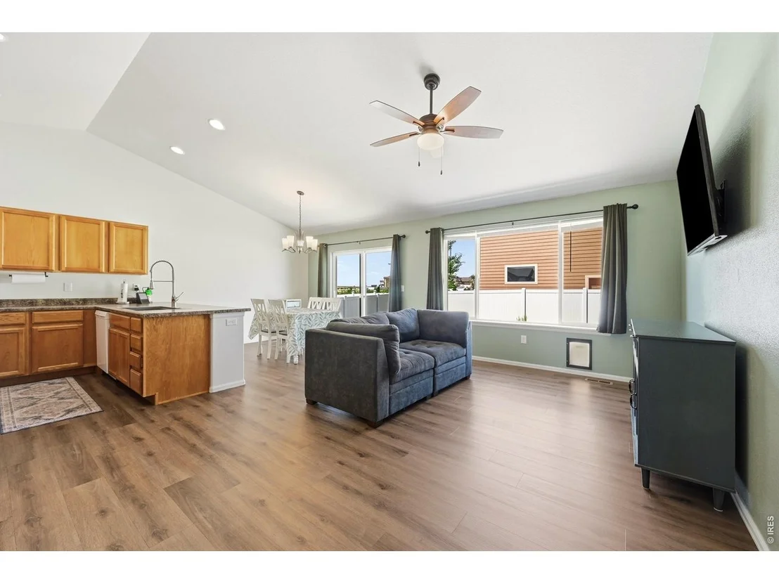 Photo of 987 Axis Dr