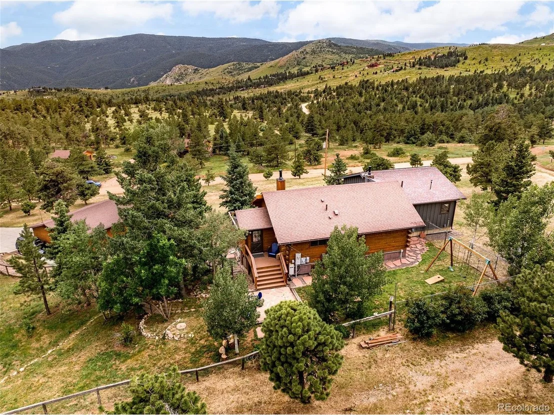 Photo of 1414 Mountain Pines Rd