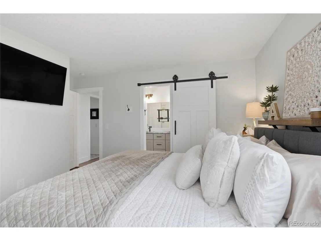 Photo of 2331 Meadows Ln