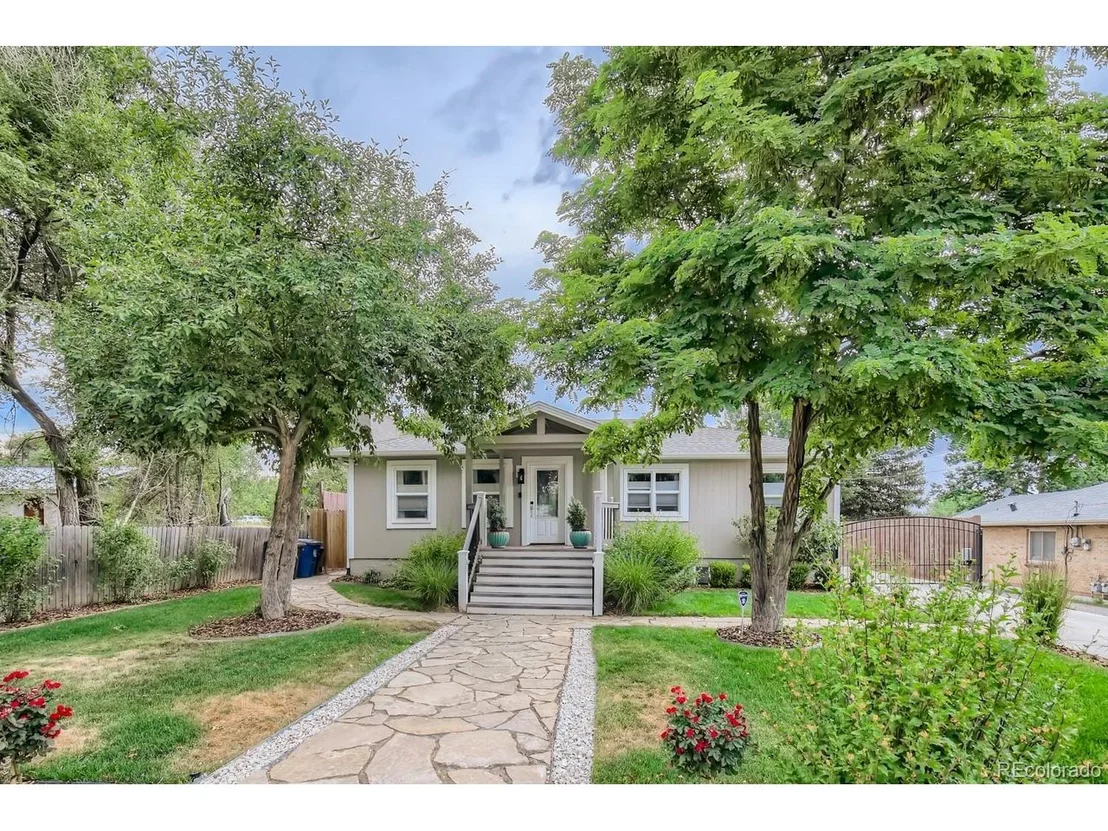 Photo of 5351 Irving St