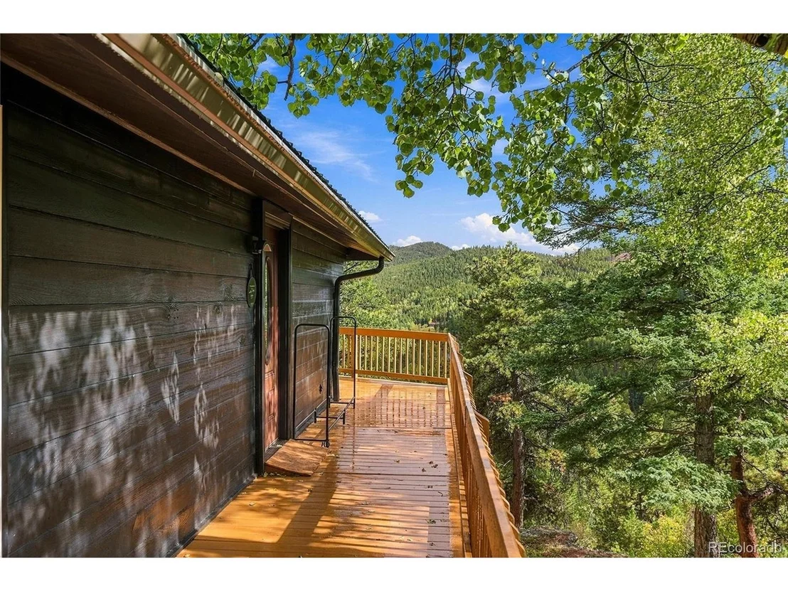 Photo of 889 Lodgepole Dr