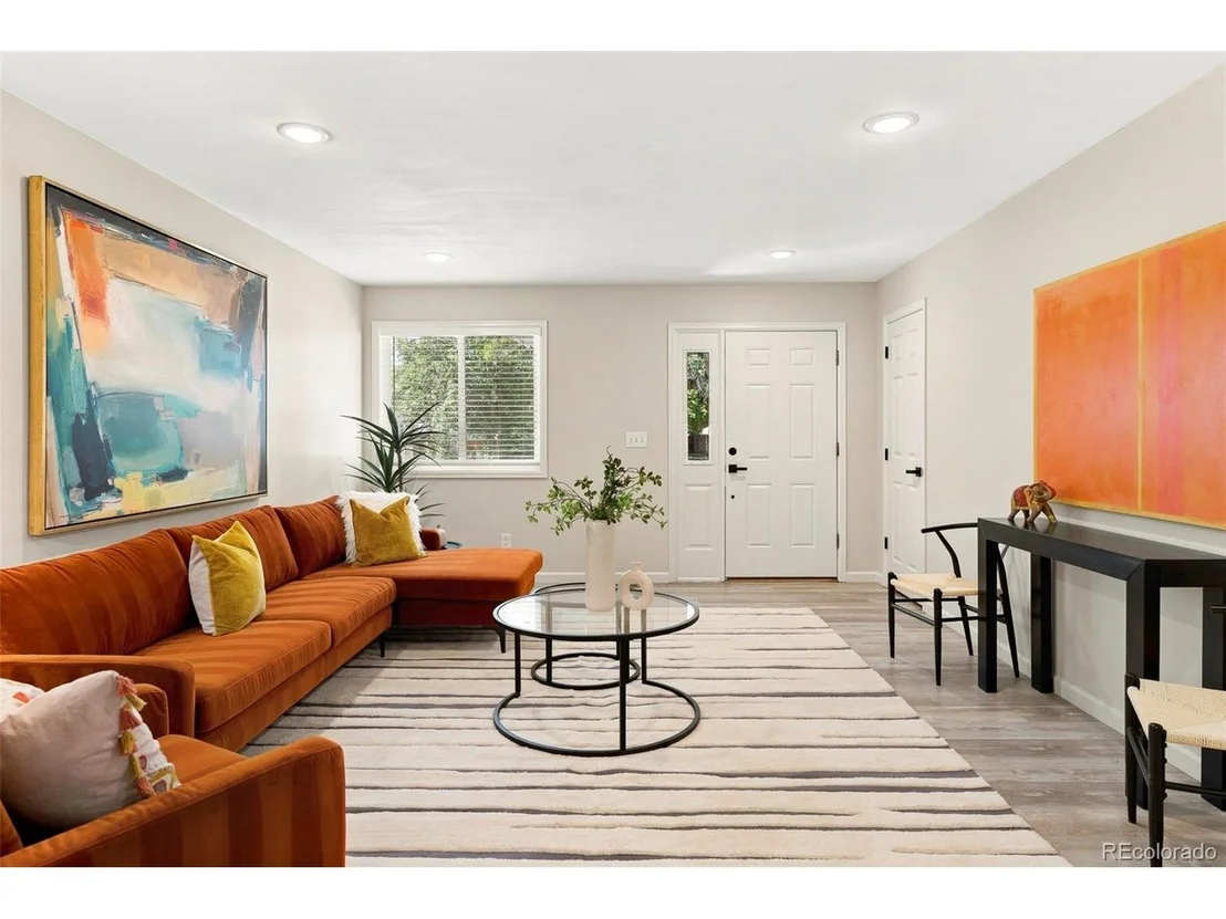 Photo of 818 Baker St