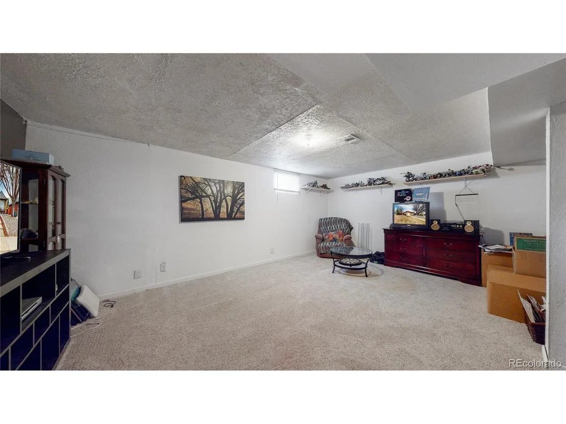 Photo of 423 Leonard Ln