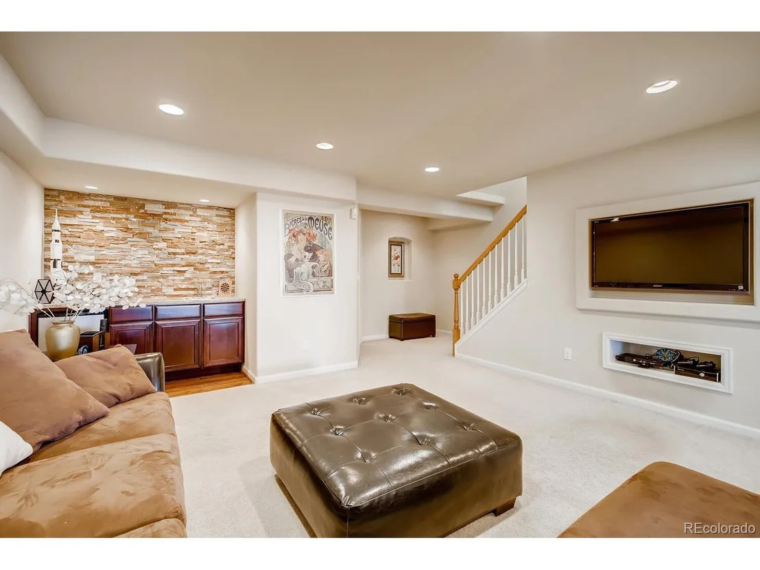 Photo of 10551 Laurelglen Cir