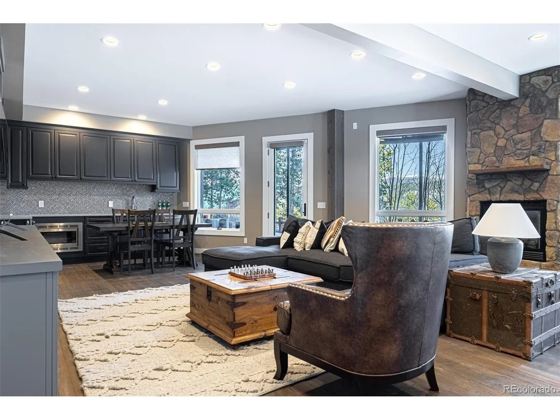 Photo of 275 Alpine Dr