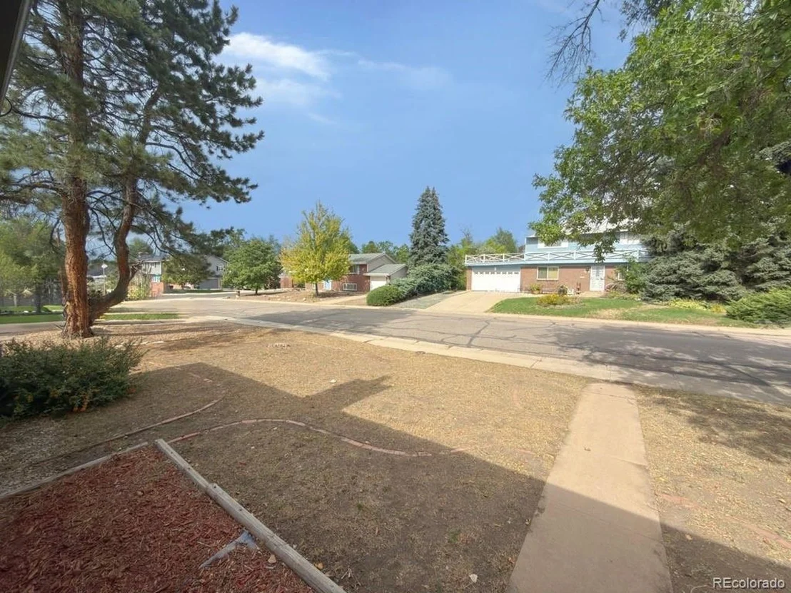 Photo of 562 W Easter Ave