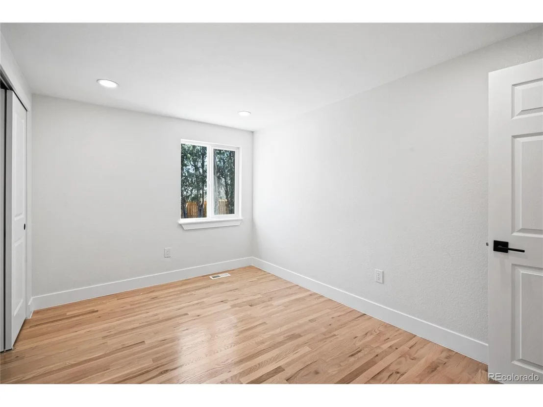 Photo of 6766 Zenobia Loop