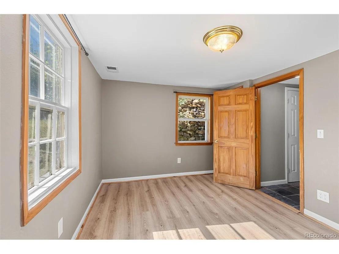 Photo of 350 Spring St
