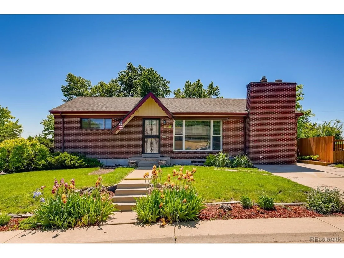 Photo of 920 Emerson Cir