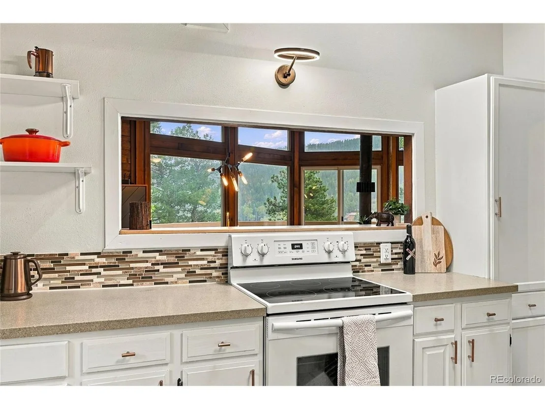 Photo of 889 Lodgepole Dr