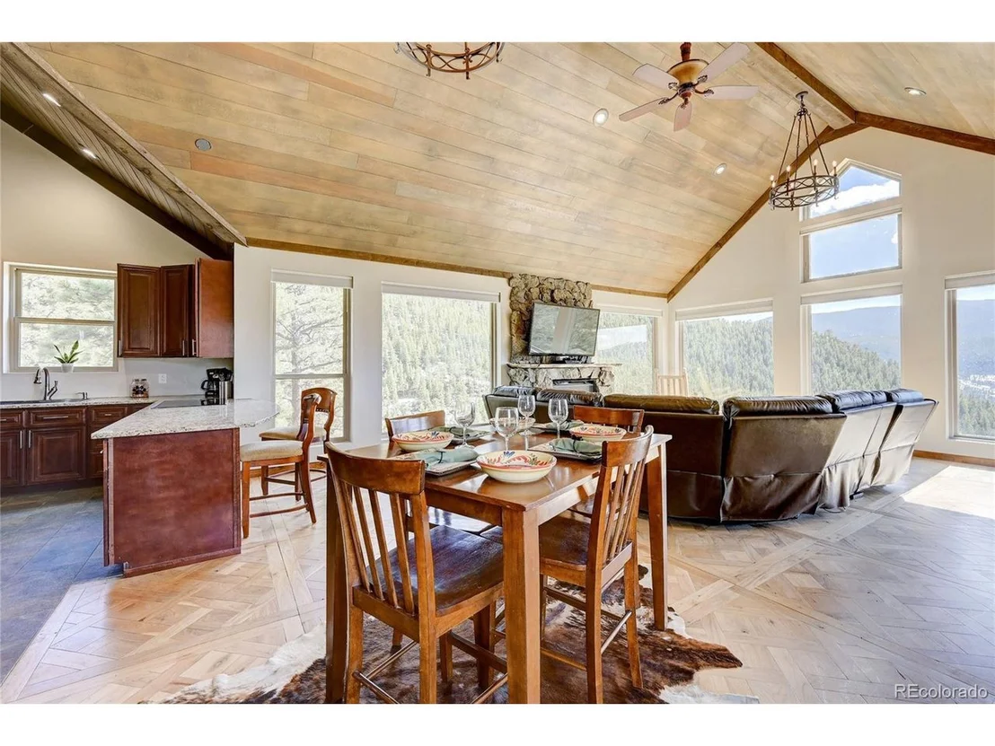 Photo of 632 Aspen Ln