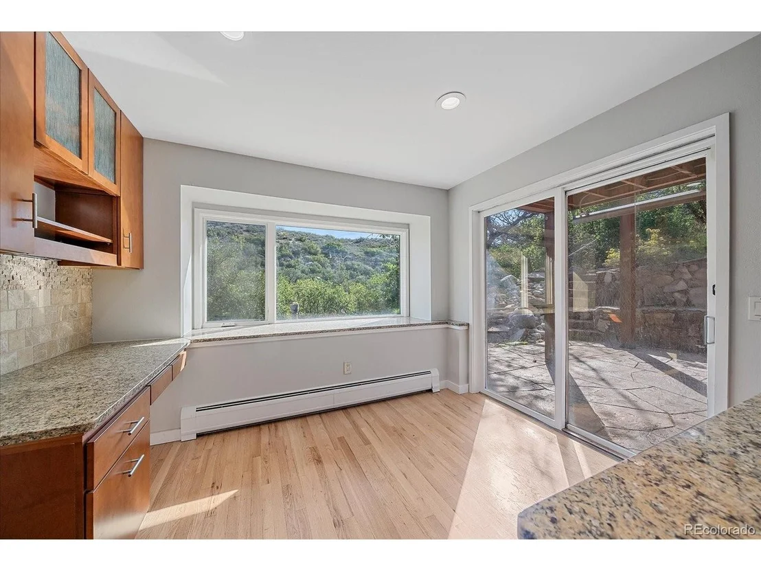 Photo of 560 Valley Rd