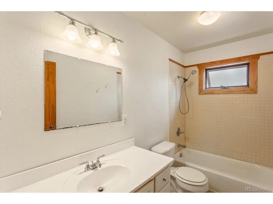 Photo of 734 W 2nd St