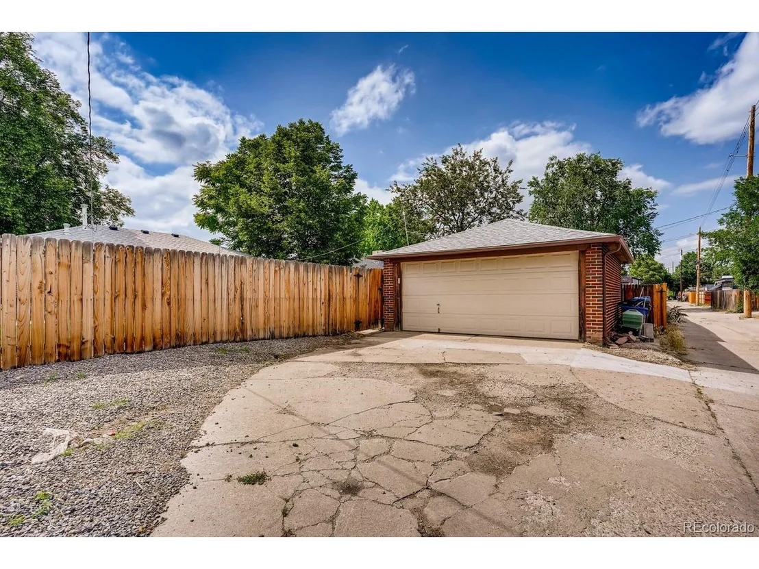 Photo of 2900 Elm St