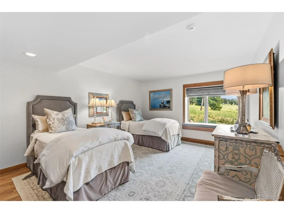 Photo of 204 Clover Ln