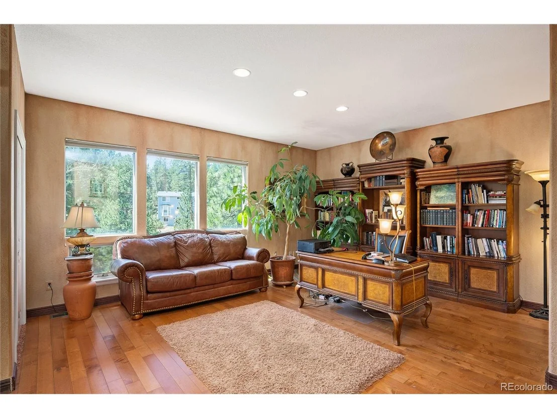 Photo of 6935 Sprucedale Park Way