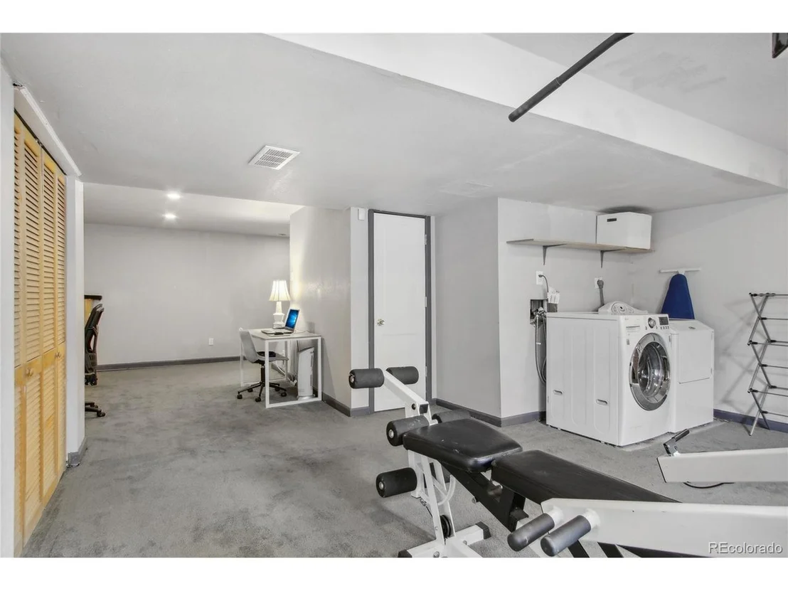 Photo of 10000 Ames St