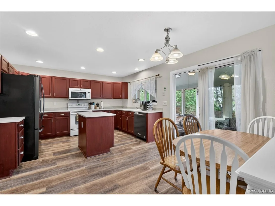 Photo of 6289 Viewpoint Ave