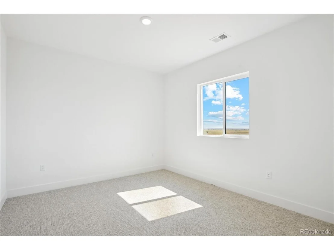 Photo of 995 Pinehurst Ct