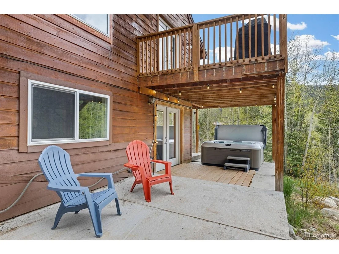 Photo of 894 Peterson Dr
