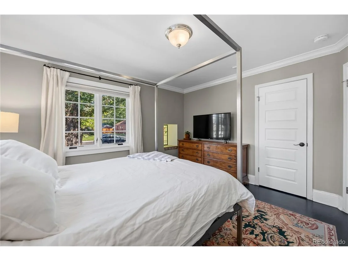Photo of 2375 Locust St