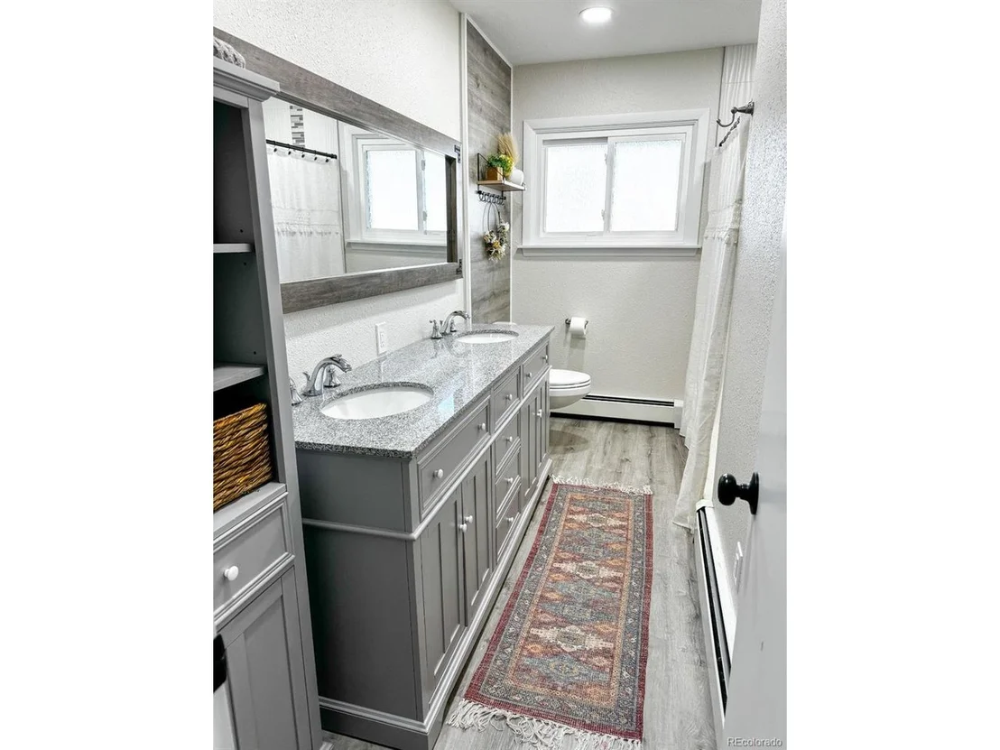 Photo of 111 Juniper Dr
