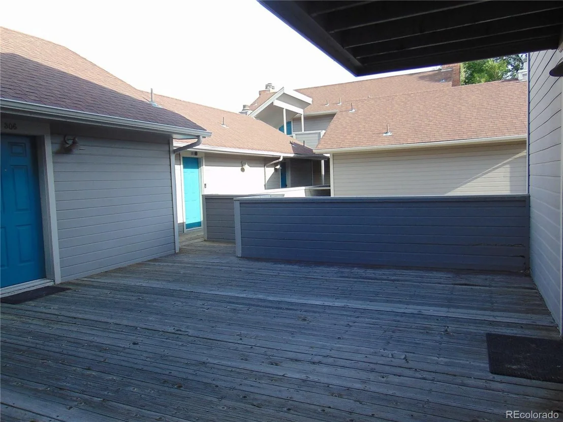 Photo of Unit 302 at 1405 Broadway St