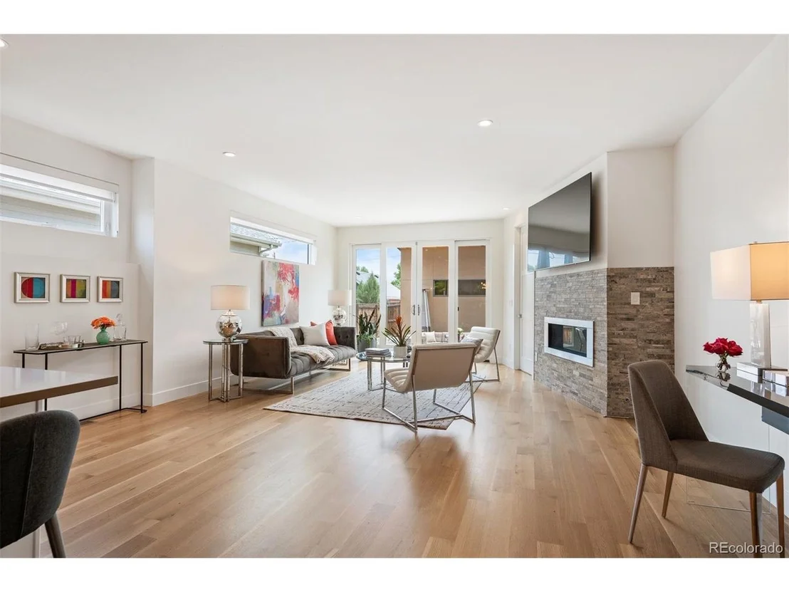 Photo of 2114 Lowell Blvd