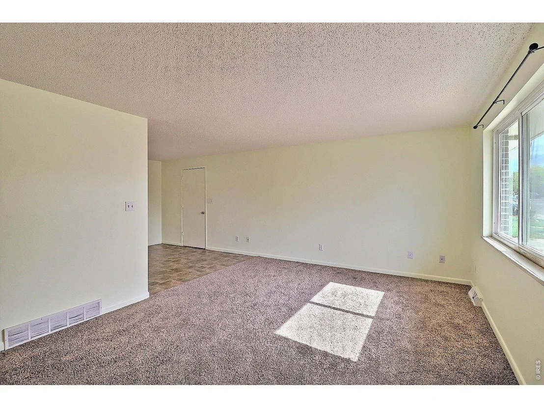 Photo of 3011 Lakeside Dr