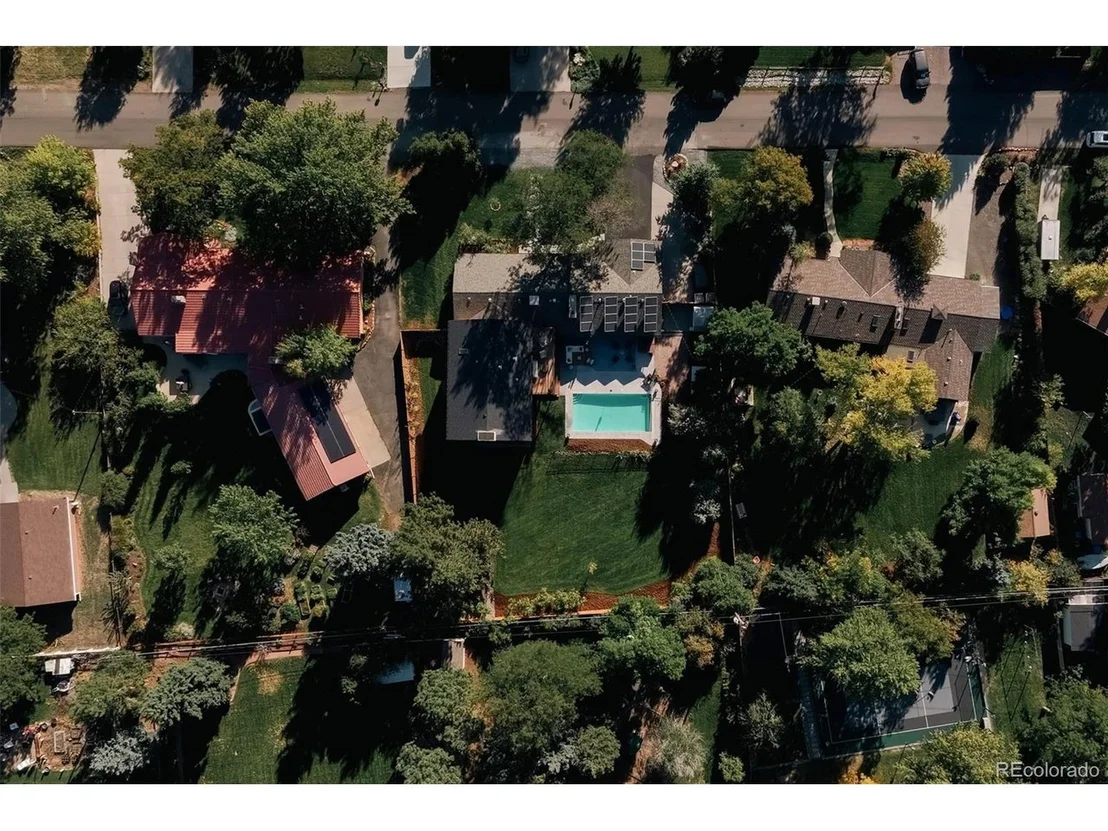 Photo of 2745 Deframe Rd